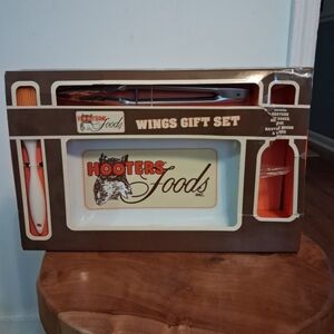 Hooters Wings Gift Set